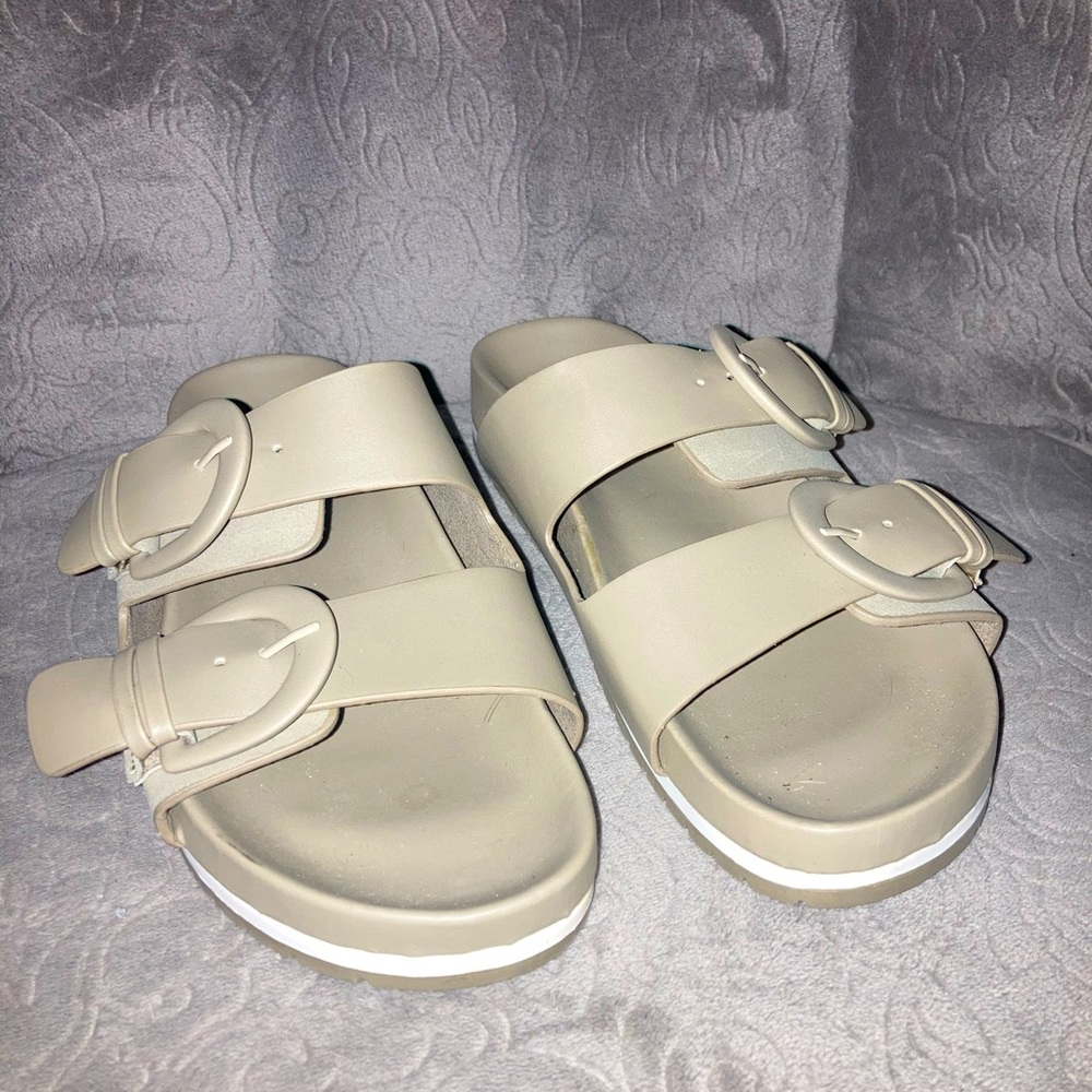 Olive green women’s slides size 8